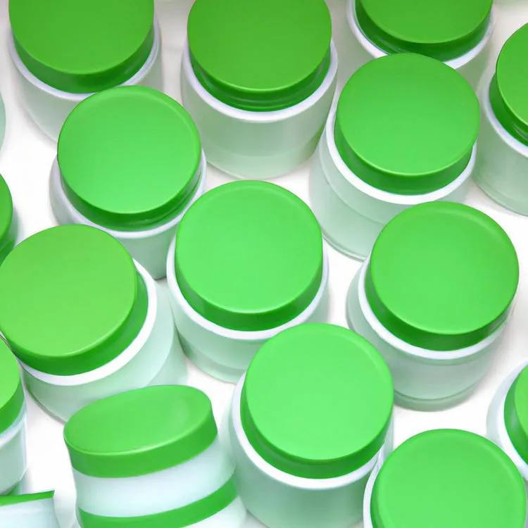 Jak wyczyścić zżółknięty plastik? Domowe sposoby i profesjonalne porady