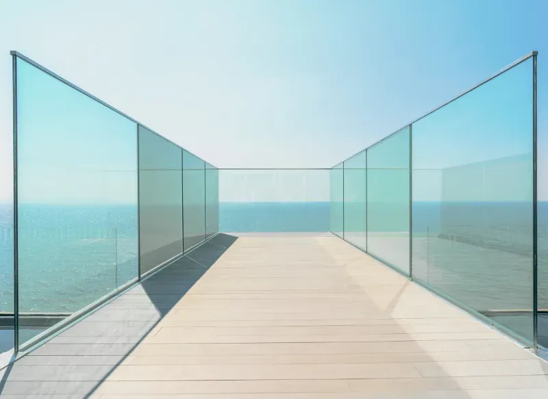 montaż balustrady szklanej