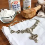 Czym wyczyścić srebrną biżuterię? Sprawdzone metody i porady