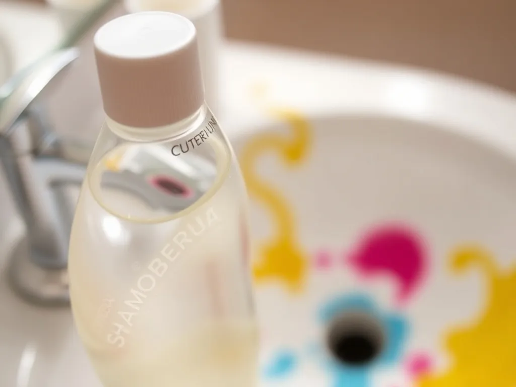 Jak zmyć farbę z włosów szybko? Sprawdzone metody i porady