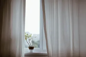 Jak ukryć karnisz